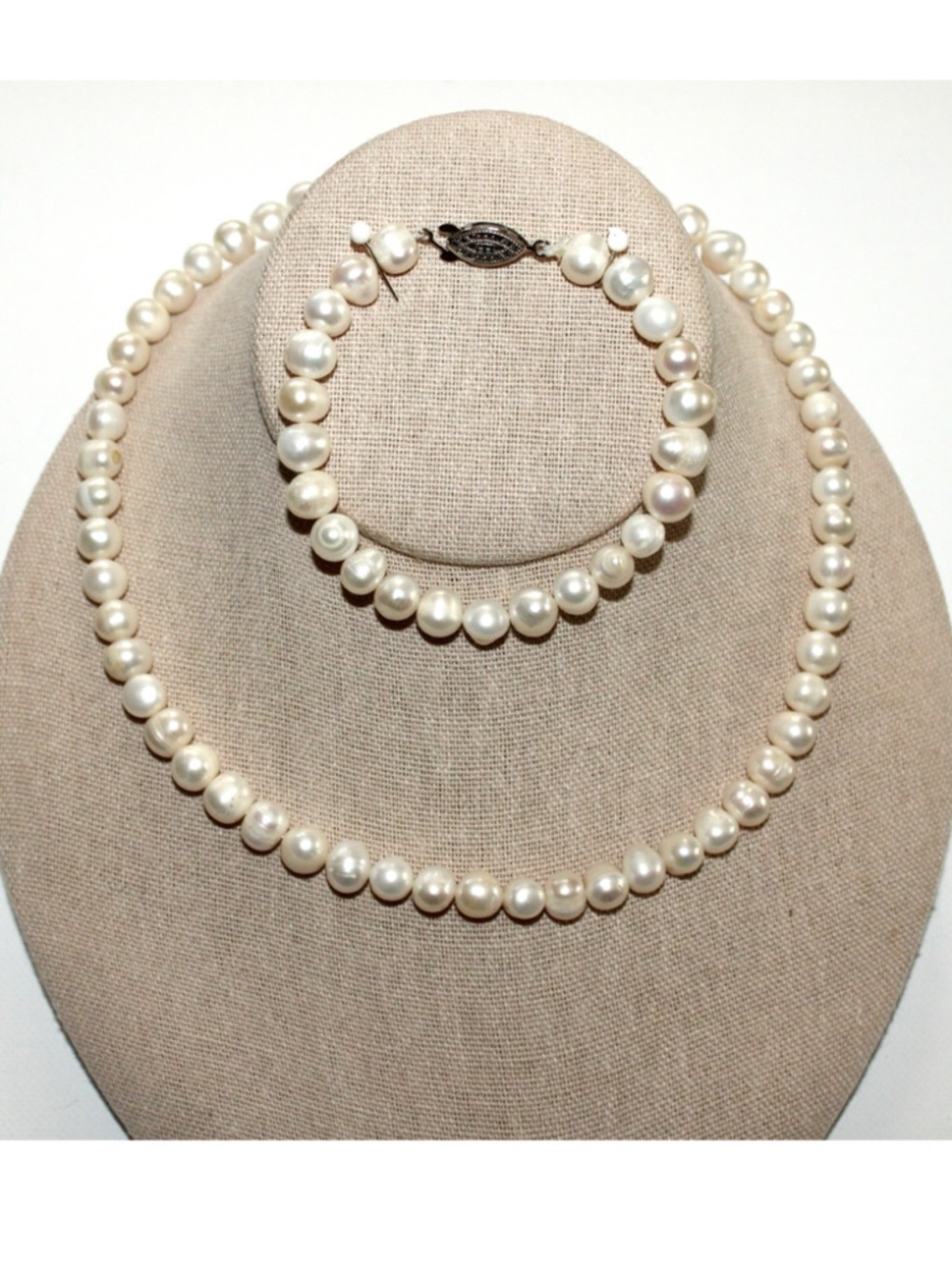 Freshwater Cultured Pearl Necklace and Bracelet